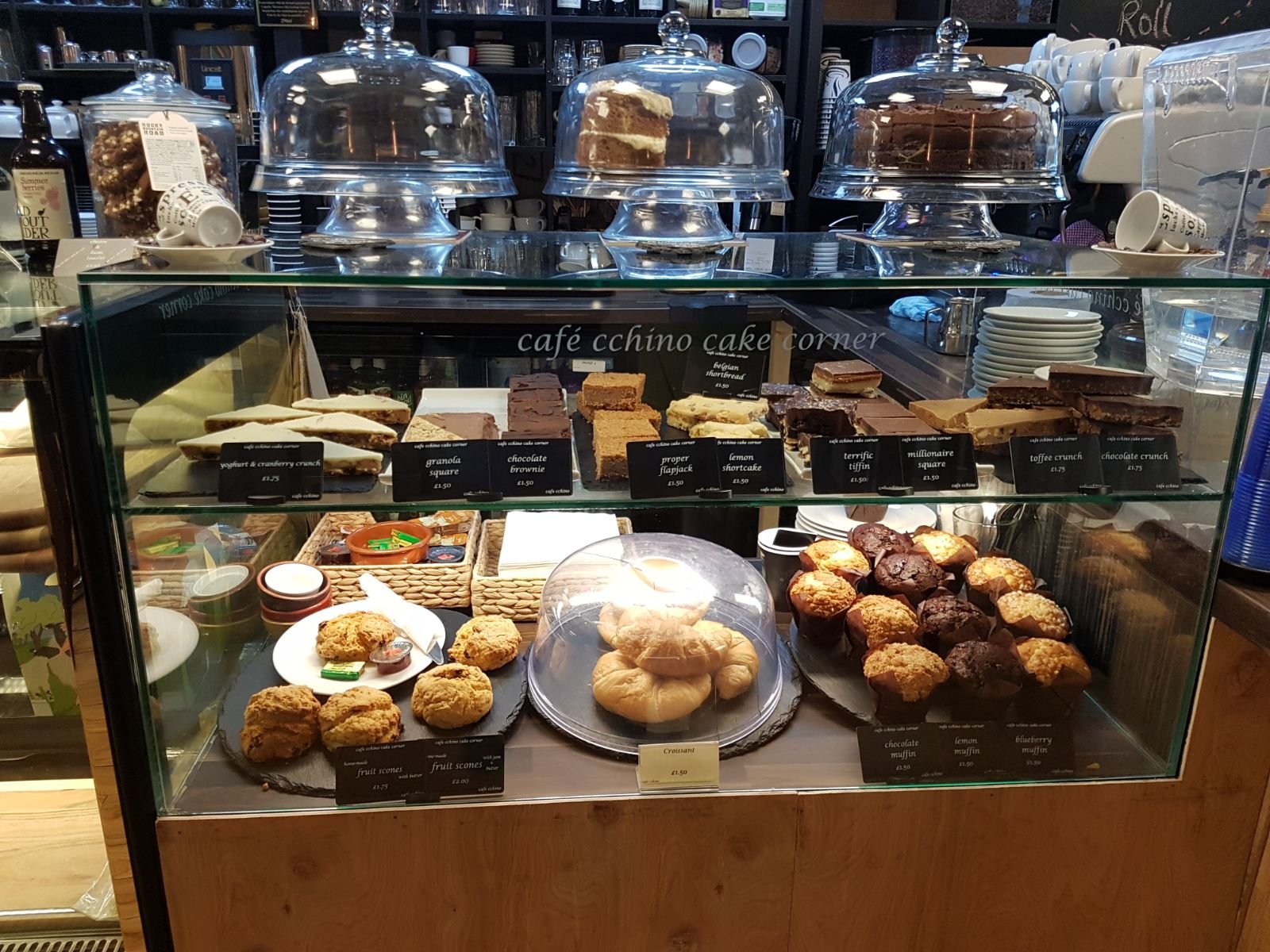 Coffee shop work. Our team has already had many Italian students. Apply only if positive, cheerful and hard working.